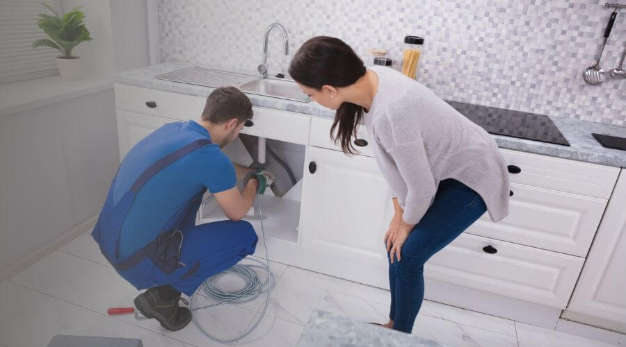Expert burst pipe repair services in Albion, IN